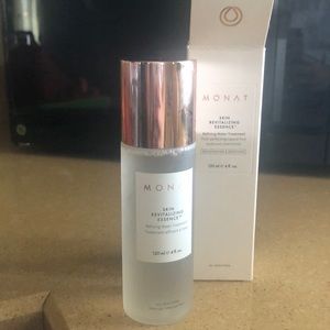 Monat Essence
